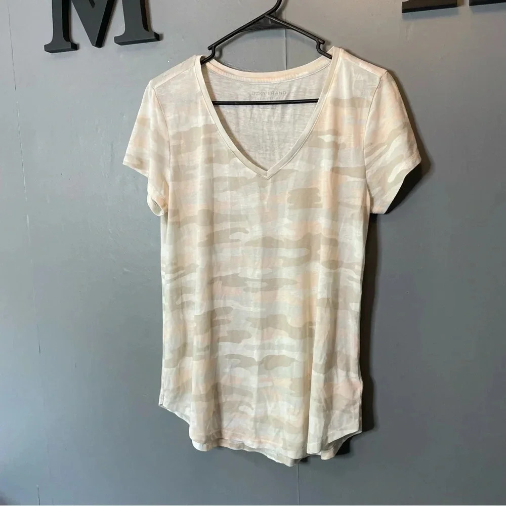 Lucky brand pink camo V-neck short sleeve T-shirt women's size medium